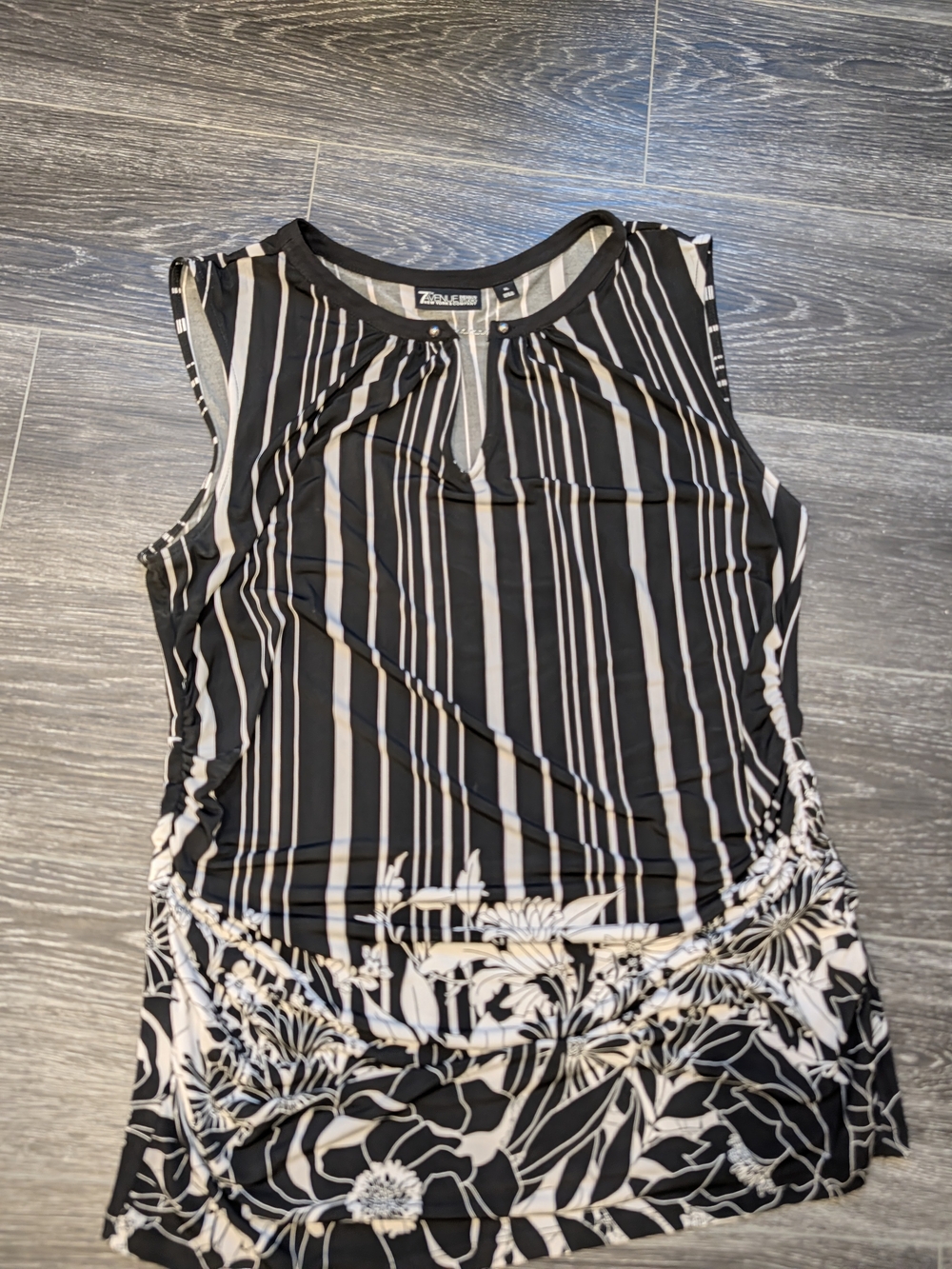 Lily Women's Black & White Sleeveless Mixed-Print Top